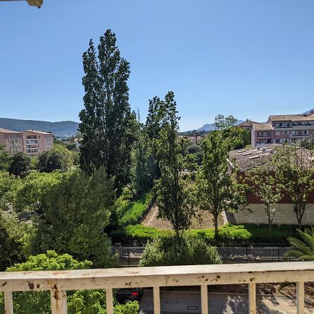 Superbe T2 Proche Des Plages Et Des Commerces Hyères Екстериор снимка