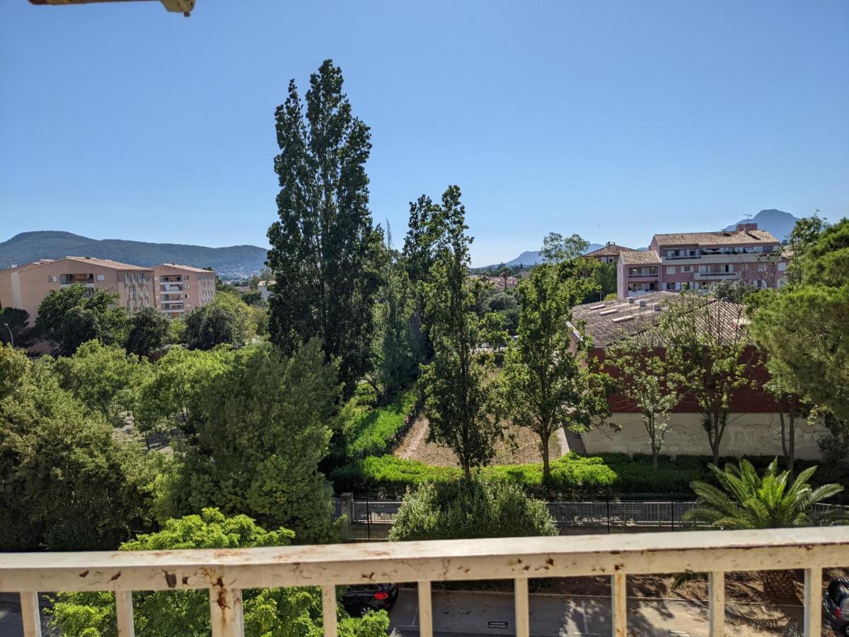 Superbe T2 Proche Des Plages Et Des Commerces Hyères Екстериор снимка
